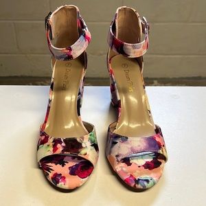 Dream Pairs Floral Chunky Heel